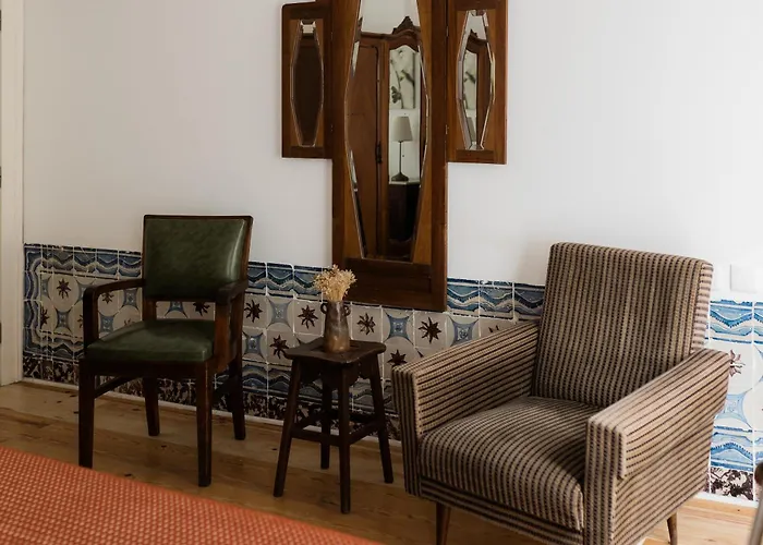 A Janela, Charming In Center