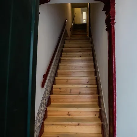 A Janela, Charming In Center